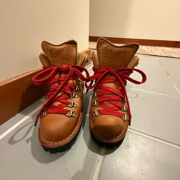 Danner Mountain Lt Cascade Boots - Picture 2 of 11